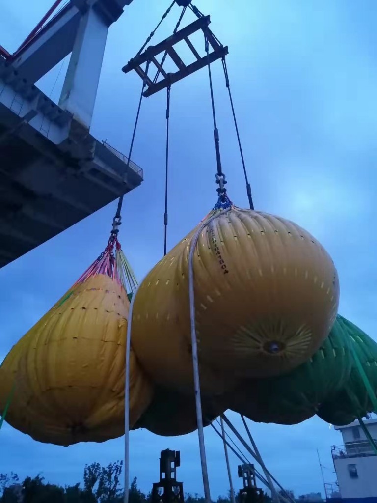 電動(dòng)葫蘆82.5噸負(fù)荷測(cè)力試驗(yàn)——甘壇HZ-W8-100T拉力計(jì)